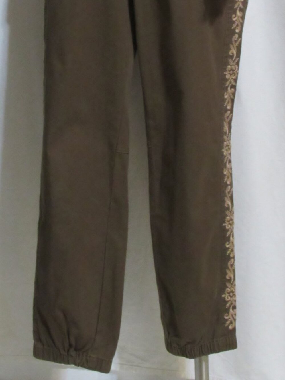 NEW Women's Ladies SUNDANCE Brown Stretch Embroidered Fatique Style Pants 6 $148 - Picture 2 of 12